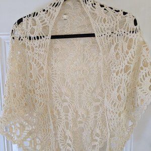 DELICATE SOULS Handmade Crochet Ivory Skull Shawl